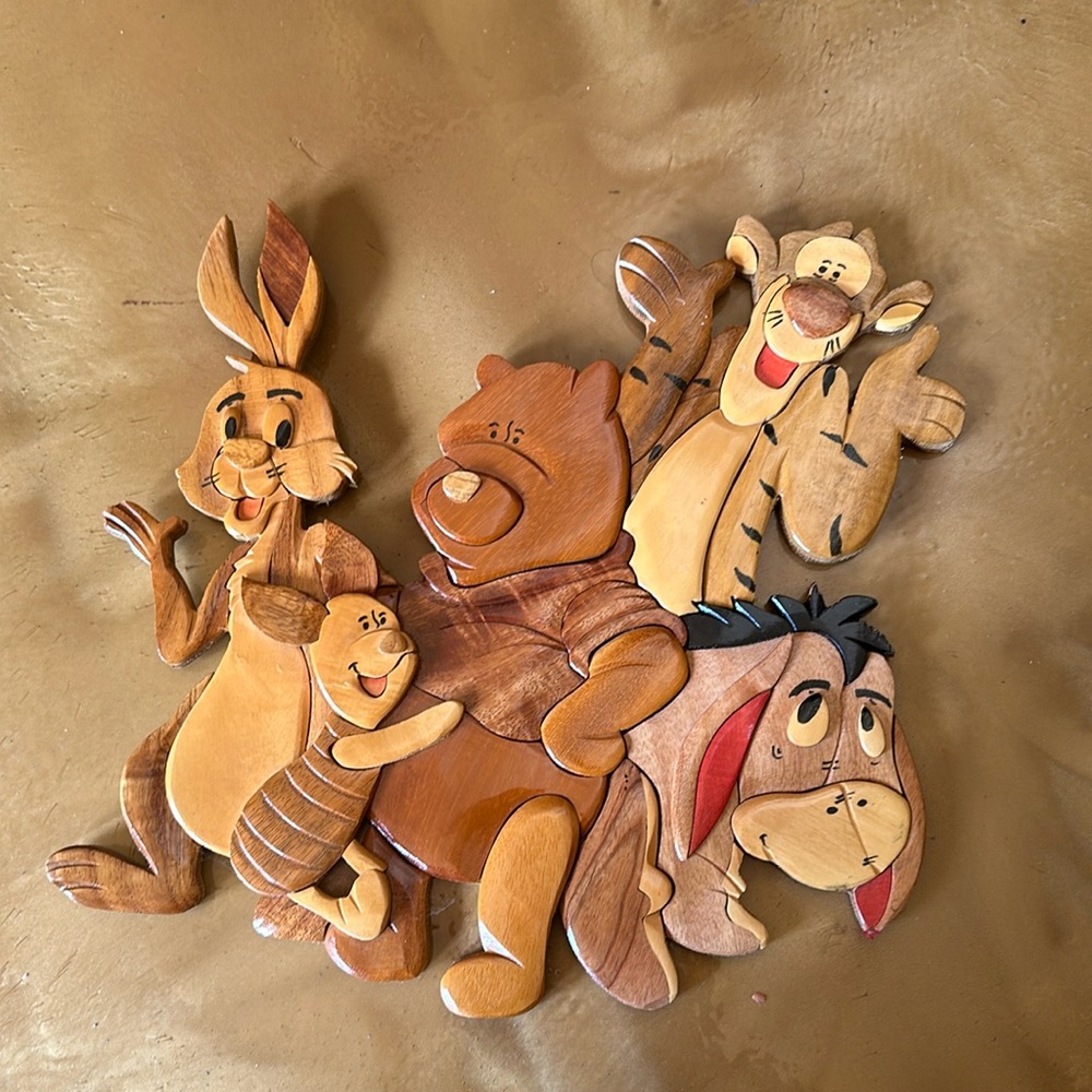 Disney frame  in very good quality wood material. No flaws